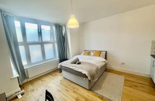 Crofton Park Apartment | SE4, Self contained studio flat.