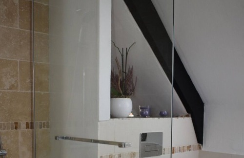 Groix Bed & Breakfast | Sea and garden view room