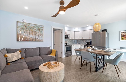 Siesta Key Village House | Sea Angel | Pet Friendly, Located in Siesta Key Village, Steps to Siesta Key Beach!