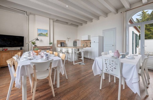 Saint-Michel-Chef-Chef House | Sea - beach facing family villa for 12