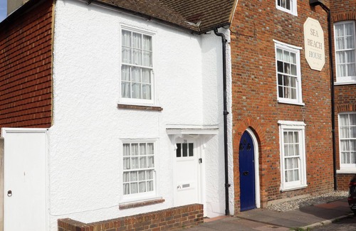 Eastbourne City Centre Cottage | SEA BEACH COTTAGE, pet friendly, with a garden in Eastbourne