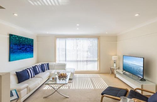 Nelson Bay House | Sea Breeze, 1,23 Stubby St Nelson Bay - Pet Friendly duplex with boat parking, air con and wi-fi
