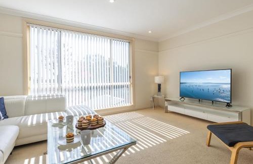 Nelson Bay House | Sea Breeze, 1,23 Stubby St Nelson Bay - Pet Friendly duplex with boat parking, air con and wi-fi