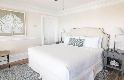 Historic Seaport Hotel | Sea Breeze 2 Bedroom Oceanfront Suite at The Pier House Resort & Spa