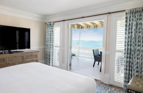 Historic Seaport Hotel | Sea Breeze 2 Bedroom Oceanfront Suite at The Pier House Resort & Spa
