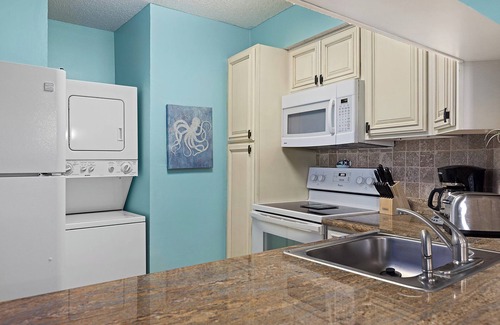 Gulf Shores Condo | Sea Breeze #305