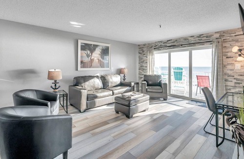Madeira Beach Condo | Sea Breeze #306 Beachfront 2 bedroom