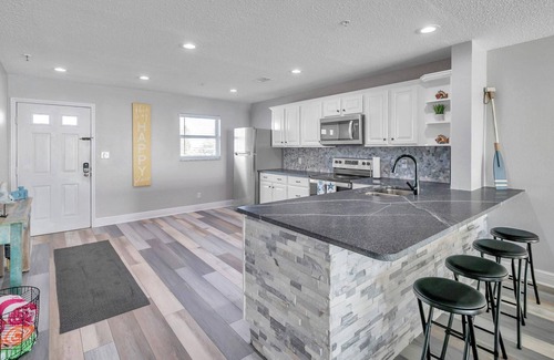 Madeira Beach Condo | Sea Breeze #306 Beachfront 2 bedroom