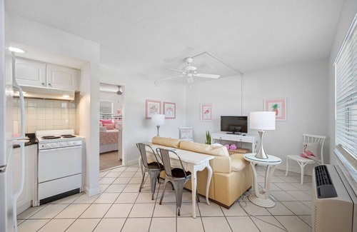 Indian Rocks Beach Condo | Sea Breeze 5 - Walk to Indian Rocks Beach-Kolb Park across the street!