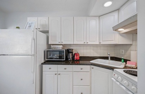 Indian Rocks Beach Condo | Sea Breeze 5 - Walk to Indian Rocks Beach-Kolb Park across the street!