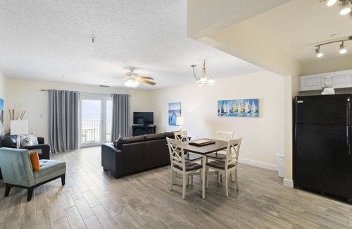 Madeira Beach Condo | 🌴 Sea Breeze #505 Direct Gulf Front Condo with Balcony Views