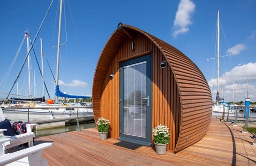 Emsworth Hotel | Sea Breeze Ark 900