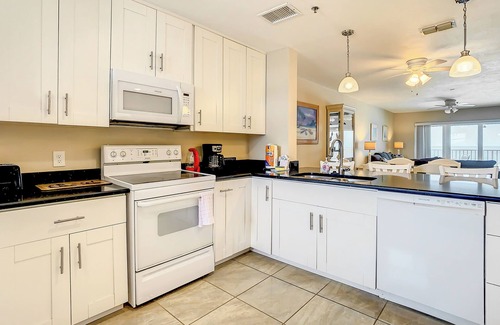 Madeira Beach Condo | Sea Breeze Condominium 303-Beach front w/stunning views of the gulf!