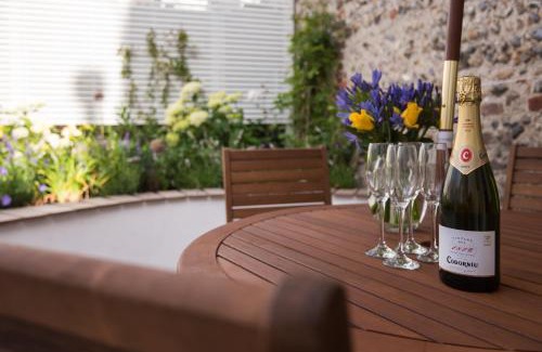 Montpelier House | Sea Breeze Cottage with Parking by MyHolidayLet
