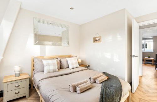 Brighton Apartment | Sea Breeze Escape