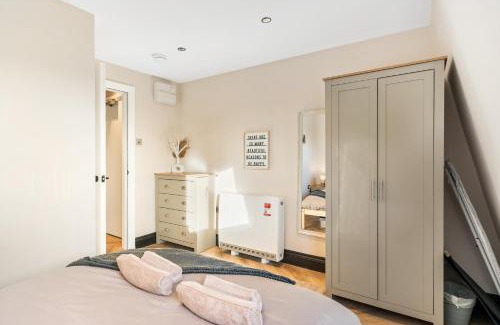 Brighton Apartment | Sea Breeze Escape
