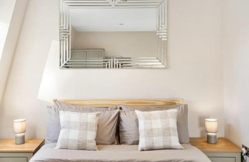 Brighton Apartment | Sea Breeze Escape