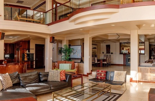 Kaneohe House | Sea Breeze Estate~Can sleep up to 24! Waterfront, Spa, AC!