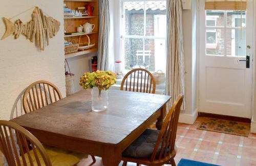 Holt House | Sea Breeze