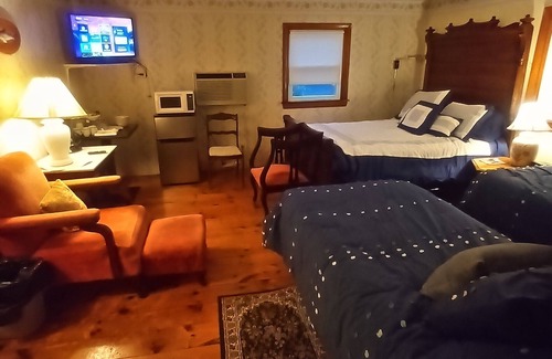 Hyannis House | Sea Breeze Inn