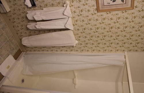Hyannis House | Sea Breeze Inn