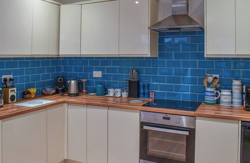 Great Yarmouth Cottage | Sea Breeze is a delightful large family house a short stroll to the beach.
