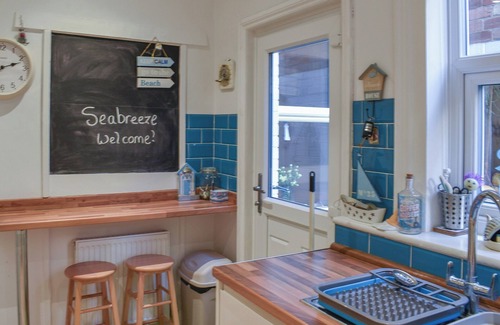 Great Yarmouth Cottage | Sea Breeze is a delightful large family house a short stroll to the beach.