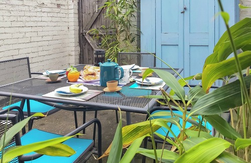 Great Yarmouth Cottage | Sea Breeze is a delightful large family house a short stroll to the beach.