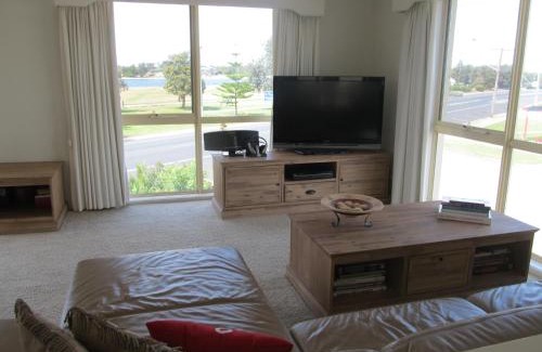 Lakes Entrance House | Sea Breeze on the Esplanade