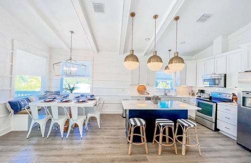 Holmes Beach House | Sea Breeze: Pool home in perfect central location