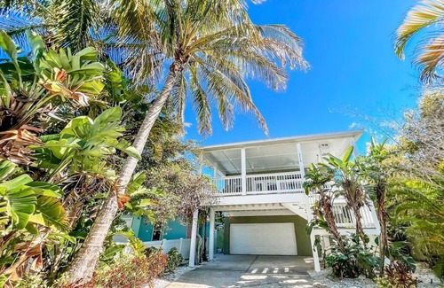 Holmes Beach House | Sea Breeze: Pool home in perfect central location