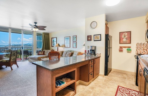 Wailua House Lots Condo | "Sea Breeze" Retreat: Embrace Ocean Views and Cool Coastal Winds at Wailua Bay – No AC Needed!