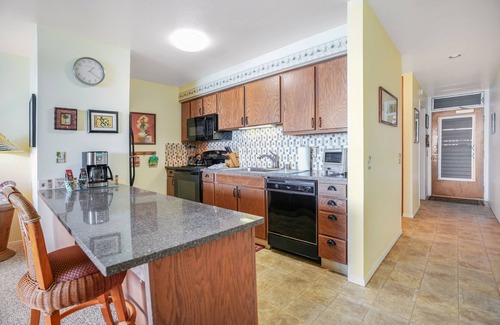 Wailua House Lots Condo | "Sea Breeze" Retreat: Embrace Ocean Views and Cool Coastal Winds at Wailua Bay – No AC Needed!