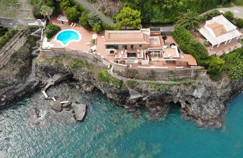 Costa Saracena-Castelluccio House | Sea Breeze Villa in front of the Etna Volcano
