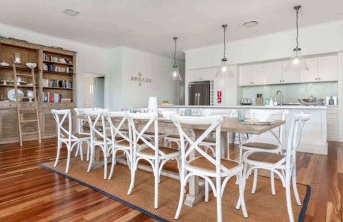 Vincentia House | Sea Breeze - walking distance to Orion Beach