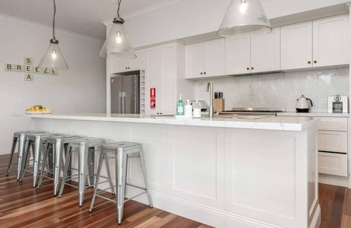 Vincentia House | Sea Breeze - walking distance to Orion Beach