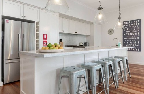 Vincentia House | Sea Breeze - walking distance to Orion Beach