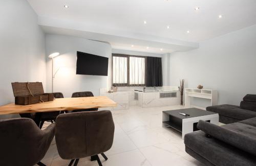 Thessaloniki City Centre Apartment | Sea & City LUXURY SUITE