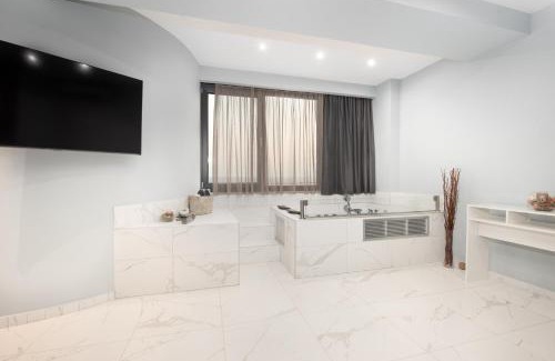 Thessaloniki City Centre Apartment | Sea & City LUXURY SUITE