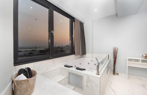 Thessaloniki City Centre Apartment | Sea & City LUXURY SUITE