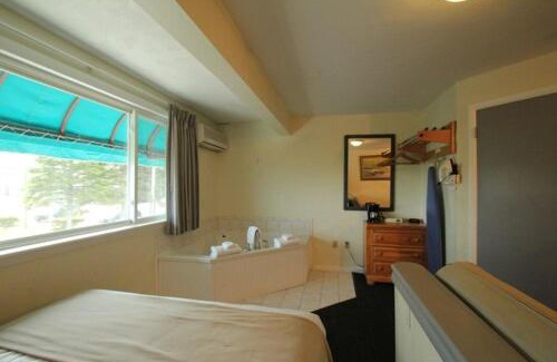 Ocean Park Hotel | Sea Cliff House Motel