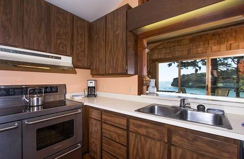 Trinidad House | Sea Cliff - Perched above Sea, Romantic & Private!