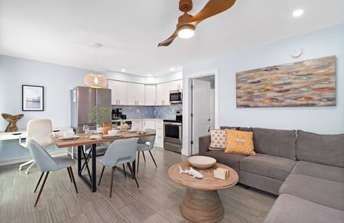 Siesta Key Village House | Sea Coast | Pet Friendly, Located in Siesta Key Village, Steps to Siesta Key Beach!