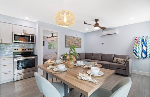 Siesta Key Village House | Sea Coast | Pet Friendly, Located in Siesta Key Village, Steps to Siesta Key Beach!