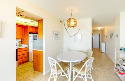 Bethany Beach Condo | Sea Colony 7th floor condo with ocean veiw, pool, basketball court & gym