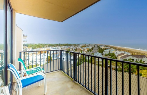 Bethany Beach Condo | Sea Colony 7th floor condo with ocean veiw, pool, basketball court & gym