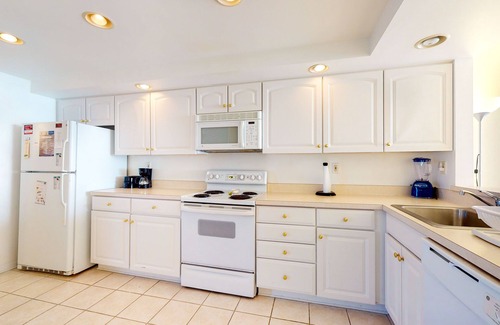 Bethany Beach Condo | Sea Colony Ocean 15th floor condo w/gym, pool, and basketball court