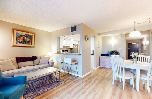 Bethany Beach Condo | Sea Colony Ocean 2nd floor condo w/shared sauna, tennis court, and elevator