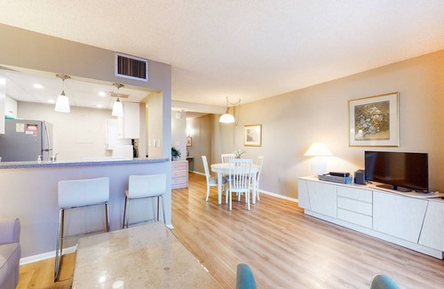 Bethany Beach Condo | Sea Colony Ocean 2nd floor condo w/shared sauna, tennis court, and elevator