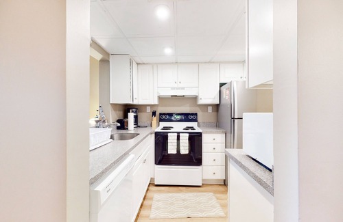 Bethany Beach Condo | Sea Colony Ocean 2nd floor condo w/shared sauna, tennis court, and elevator